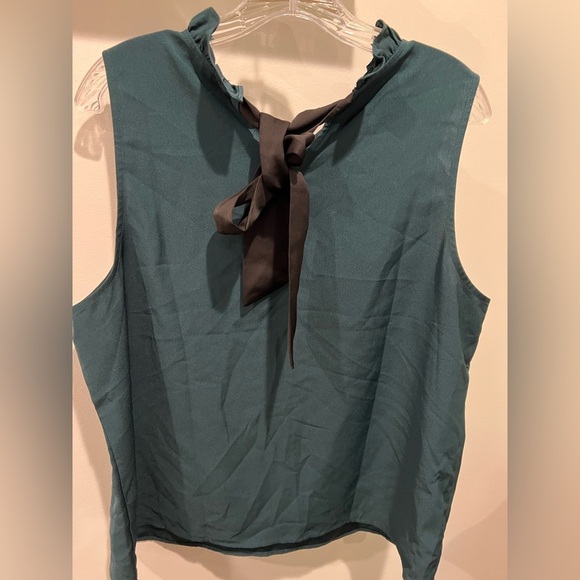 J. Crew Emerald Green Ruffled Neck Sleeveless Top With Black Tie Neck Size L - Picture 4 of 11